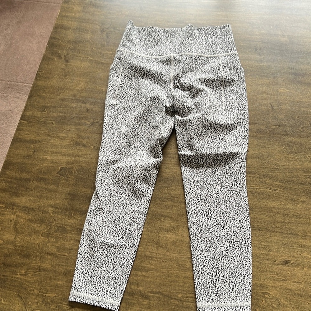 Athleta Salutation Stash leggings